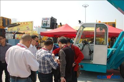 k1体育
携搬运利器亮相全球第一石材展