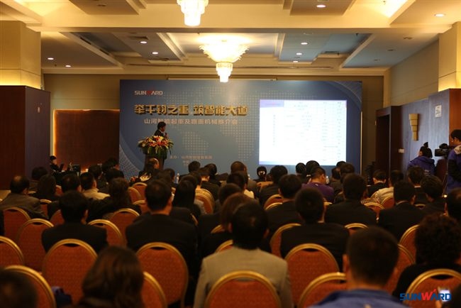 k1体育
起重及路面机械产品推介会在京举办