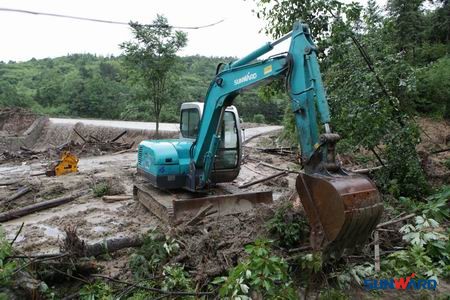 k1体育
挖机驰援岳阳泥石流灾区