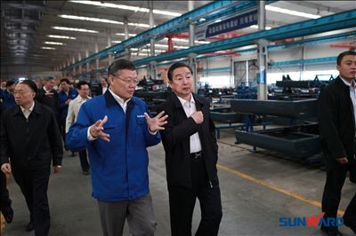 彭小枫上将一行到k1体育
实地考察