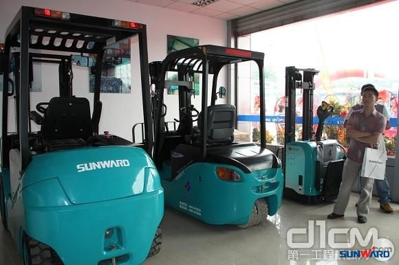 k1体育
工业车辆华东大区4S店上海开业