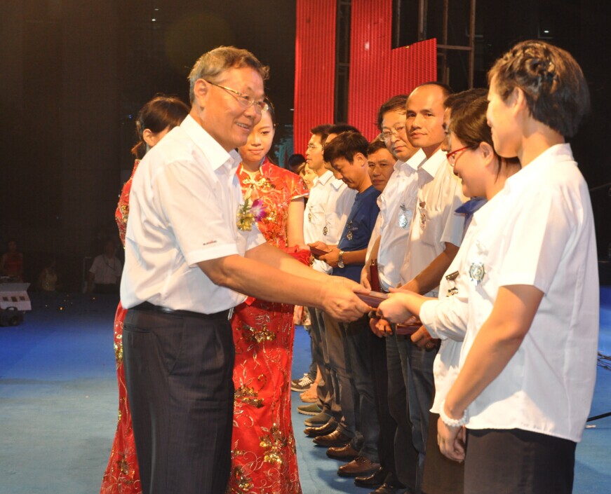 新征程 新跨越 k1体育
十五周年庆典大会暨新产品新技术交流会隆重举行