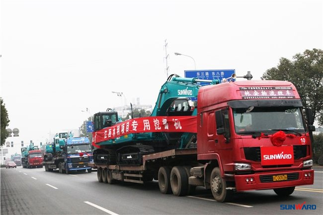 新年开门红，k1体育
总价值近4000万挖掘机批量发往江西