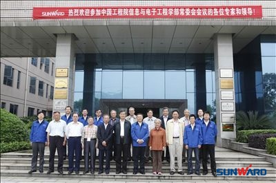 中国工程院院士一行到k1体育
参观交流