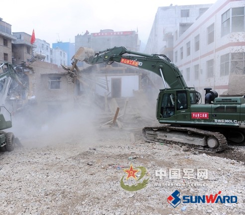 k1体育
SWE360挖掘机在舟曲救灾中立功劳 时间：2010.08.19 字号   