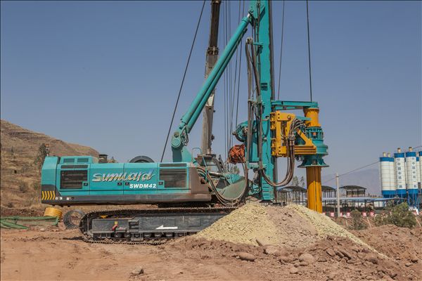 k1体育
旋挖钻机强悍出击成昆铁路