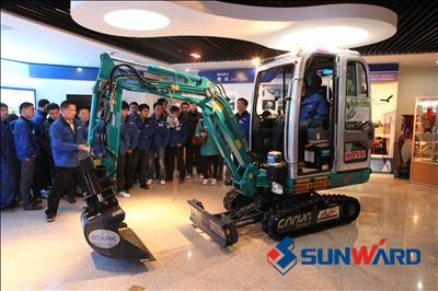 喜迎“海归”，k1体育
创世界纪录挖掘机“回家”