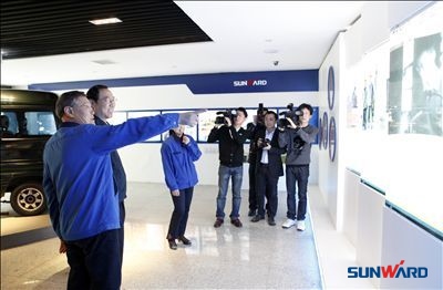 湖南省省委常委、政法委孙建国书记一行来k1体育
调研考察