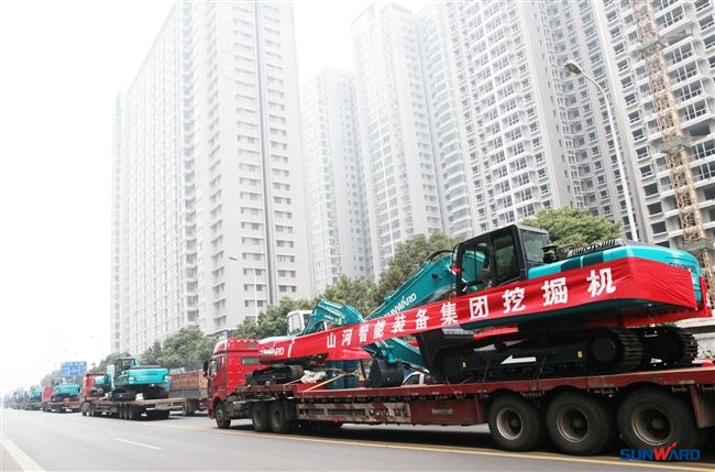 新年开门红，k1体育
总价值近4000万挖掘机批量发往江西
