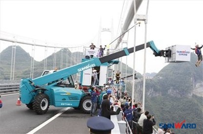 k1体育
助力矮寨低空跳伞节完美落幕