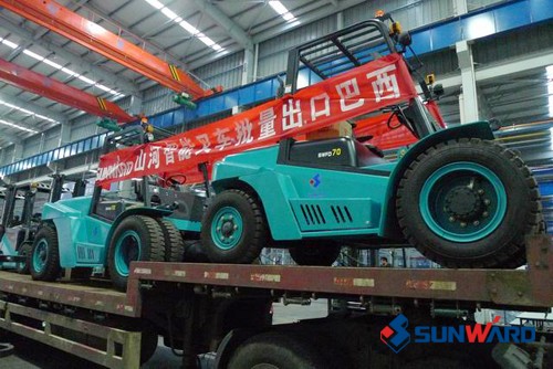 k1体育
叉车销售火爆 大批量出口巴西