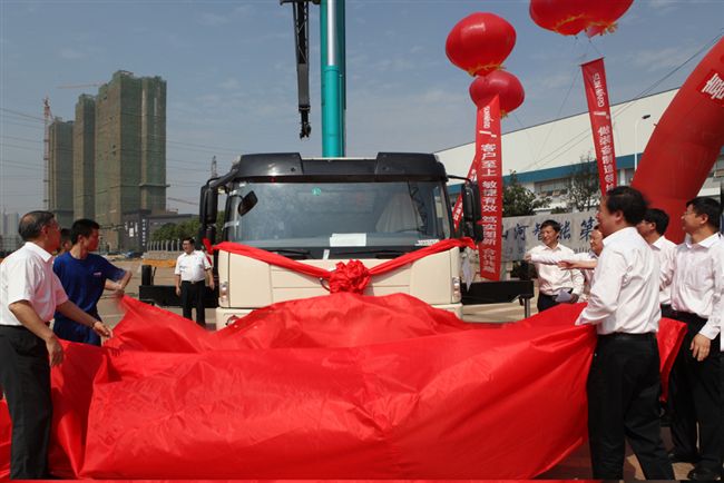 k1体育
三款起重机新品下线