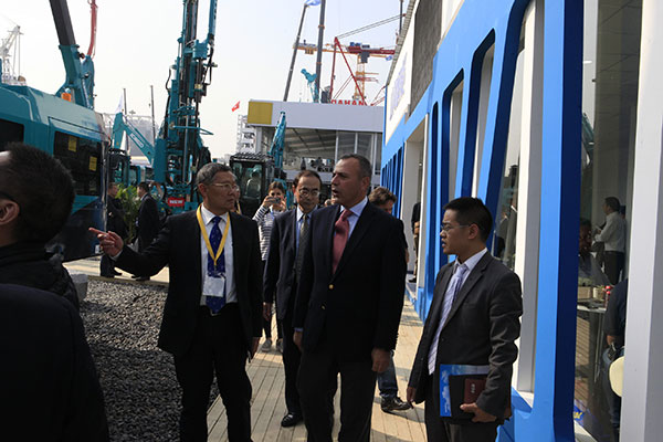 k1体育
宝马展用创新倾倒客户，现场签单两亿元