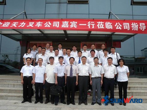 k1体育
叉车与广州天力叉车公司举行专题座谈会