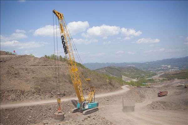 k1体育
履带式强夯机助力承德机场建设