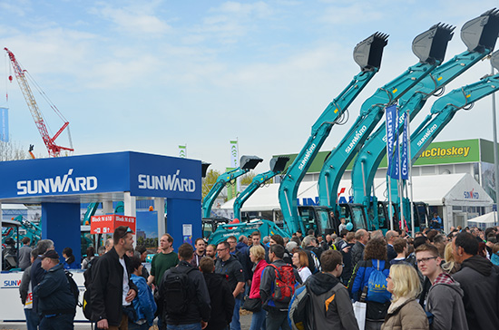 k1体育
高端市场展风采