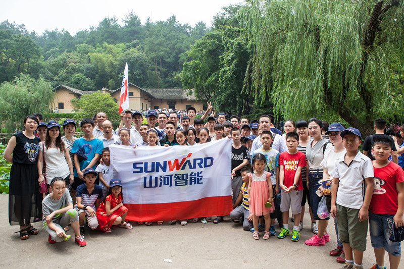 开挖机，坐游艇、飞机 k1体育
开展员工家属开放日活动