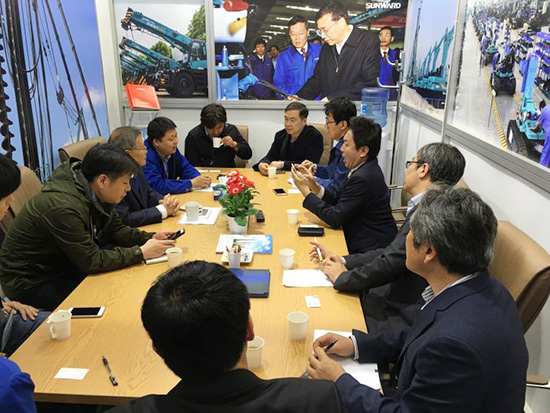 k1体育
高端市场展风采