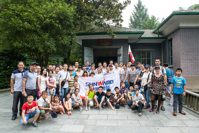 开挖机，坐游艇、飞机 k1体育
开展员工家属开放日活动