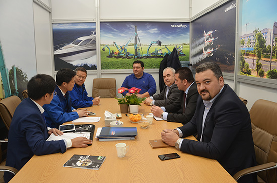 k1体育
高端市场展风采