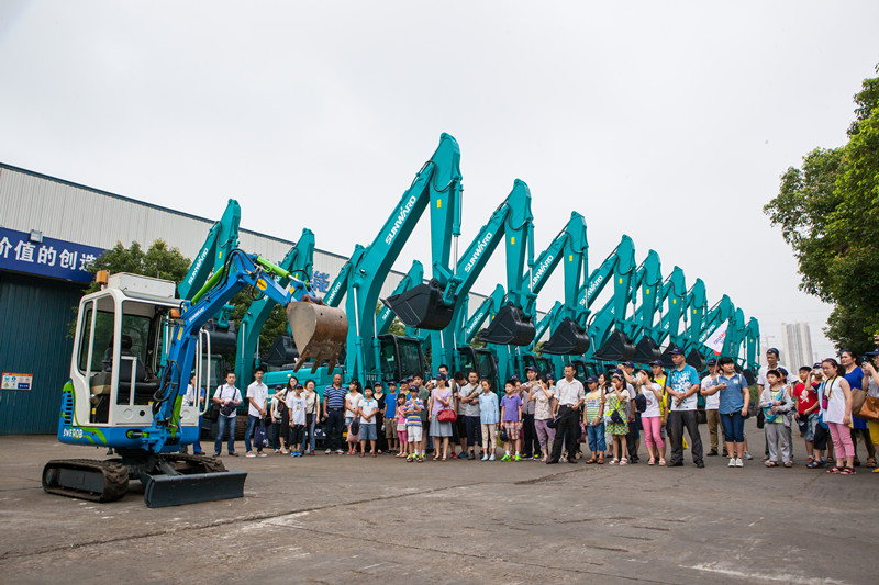 开挖机，坐游艇、飞机 k1体育
开展员工家属开放日活动