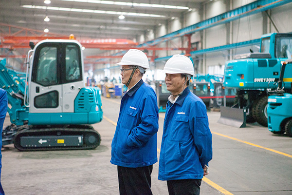 喜讯：k1体育
朱建新荣获《长沙年鉴》2015年度十大人物奖