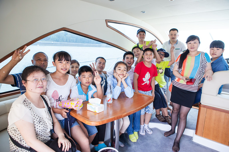 开挖机，坐游艇、飞机 k1体育
开展员工家属开放日活动