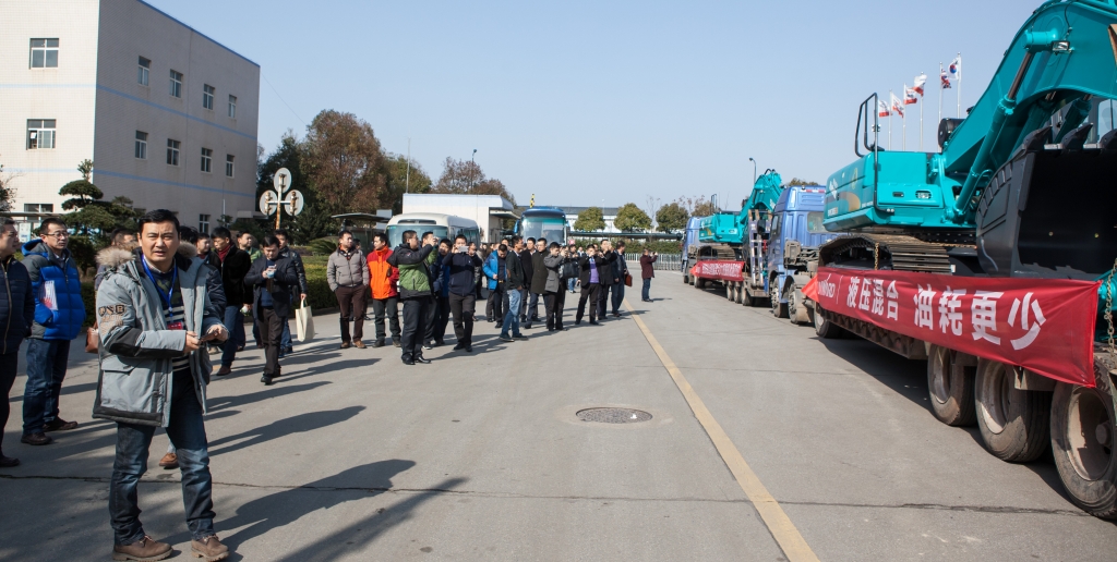 就这样被你征服！k1体育
100台液压混合动力挖掘机挺进矿山