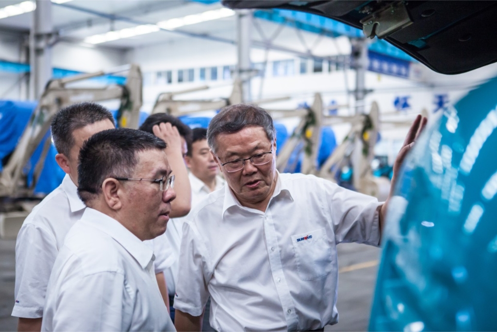 柳工集团曾光安董事长一行k1体育
考察交流