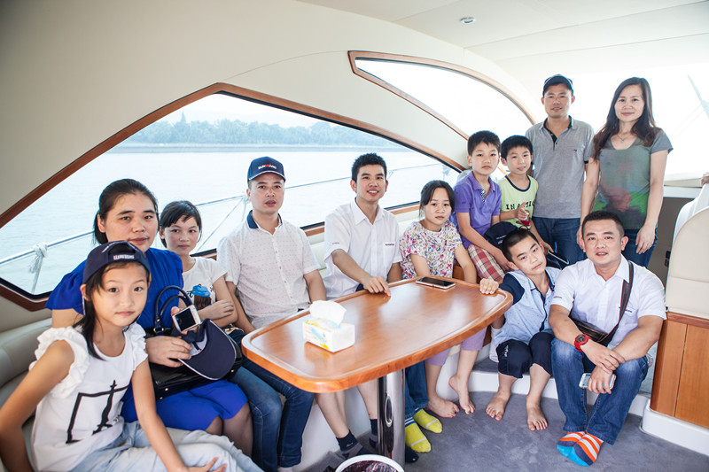 开挖机，坐游艇、飞机 k1体育
开展员工家属开放日活动