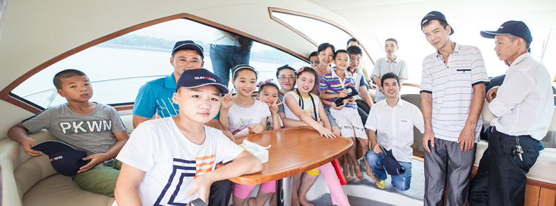 开挖机，坐游艇、飞机 k1体育
开展员工家属开放日活动