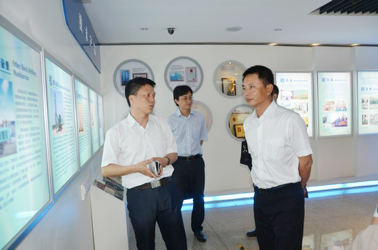 中国出口信用保险公司领导一行考察k1体育
　