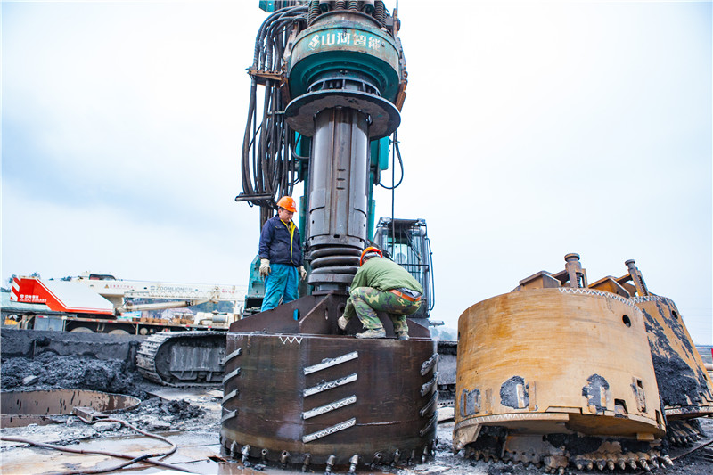 水下钻孔80米，k1体育
旋挖钻机震撼施工场面