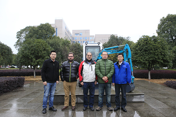 喜讯：k1体育
朱建新荣获《长沙年鉴》2015年度十大人物奖