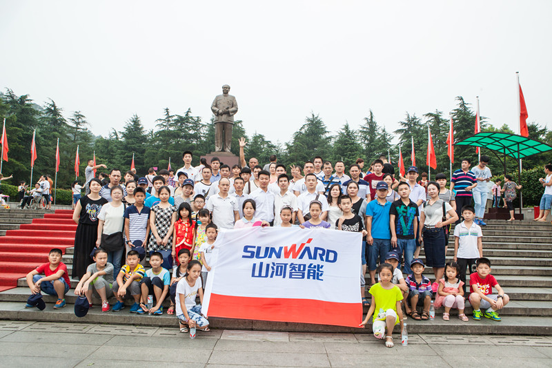 开挖机，坐游艇、飞机 k1体育
开展员工家属开放日活动