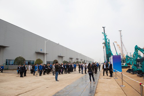 工程装备盛宴，东盟十国代表在k1体育
很享受