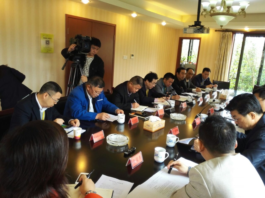 长沙市委常委、副市长张迎春一行莅临k1体育
考察调研