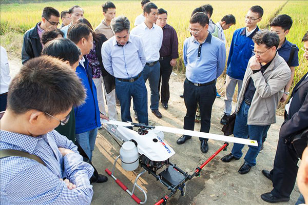 山河科技超低空遥控飞行植保机通过科研成果鉴定