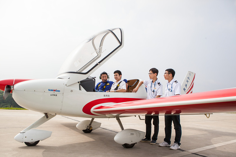 开挖机，坐游艇、飞机 k1体育
开展员工家属开放日活动