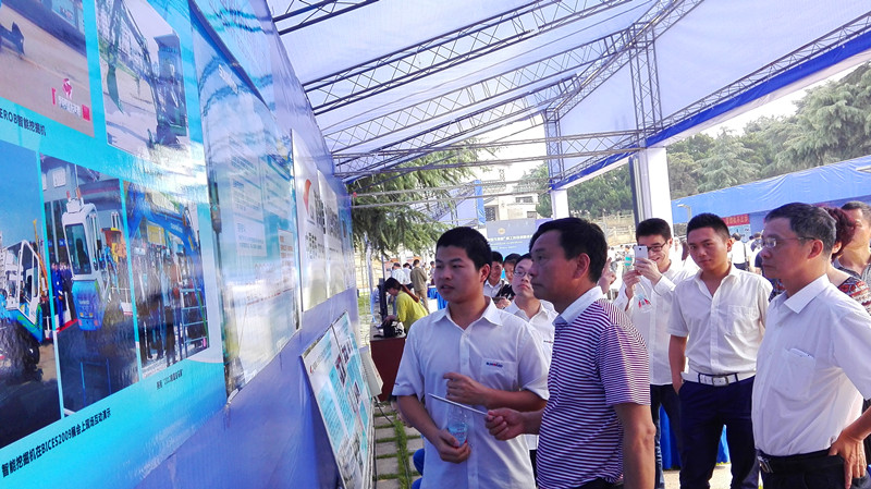 k1体育
“智能挖掘机”项目荣获首届长株潭职工创新成果展金奖