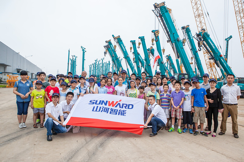 开挖机，坐游艇、飞机 k1体育
开展员工家属开放日活动