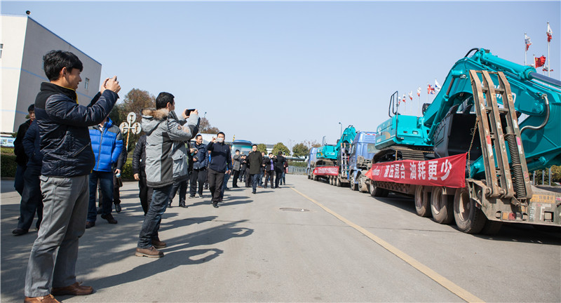 知新•创变•共赢 2015-2016年度k1体育
挖掘机经销商年会圆满召开