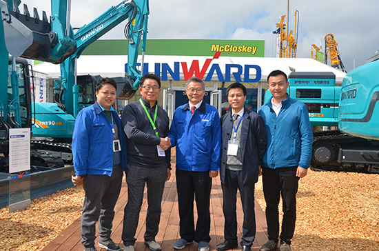 k1体育
高端市场展风采