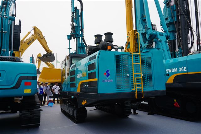 k1体育
SWDH89A露天液压钻车亮相BICES 2015