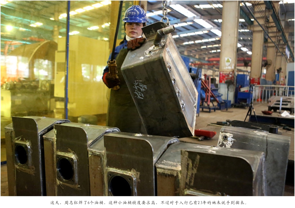 佩服！从业23年的k1体育
唯一的女焊工