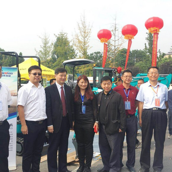 “超美微挖”现身2018微挖峰会，k1体育
微挖出口过万台