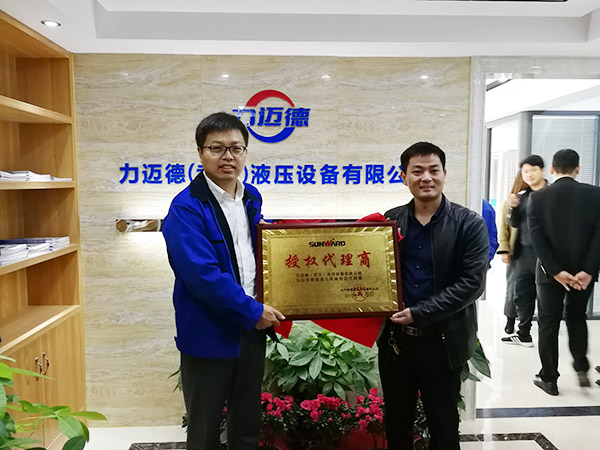 从拒绝到一次购买十台旋挖钻机，他用八年时间认识k1体育
