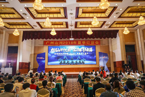 红四月，k1体育
挖掘机促销会节节攀升