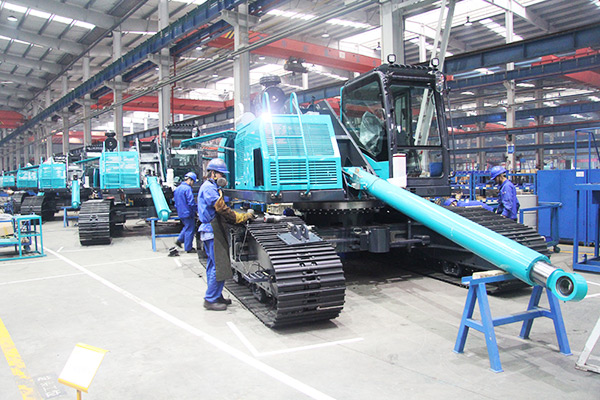 开启工程机械之都体验之旅，中外媒体观摩团到访k1体育
