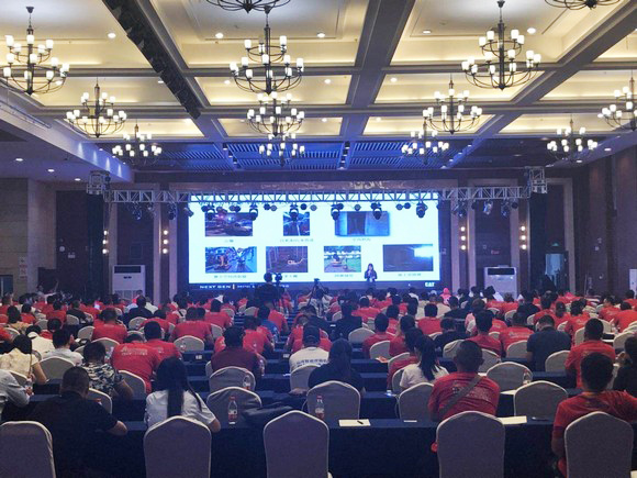 “超美微挖”现身2018微挖峰会，k1体育
微挖出口过万台